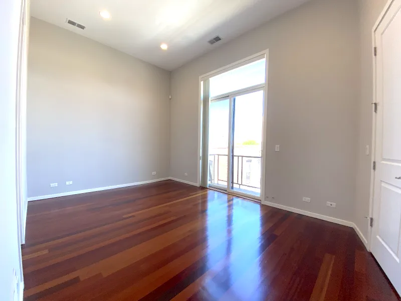 3221 Sheffield Apartments