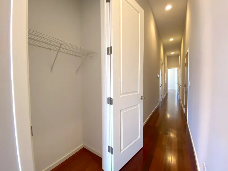 3221 Sheffield Apartments