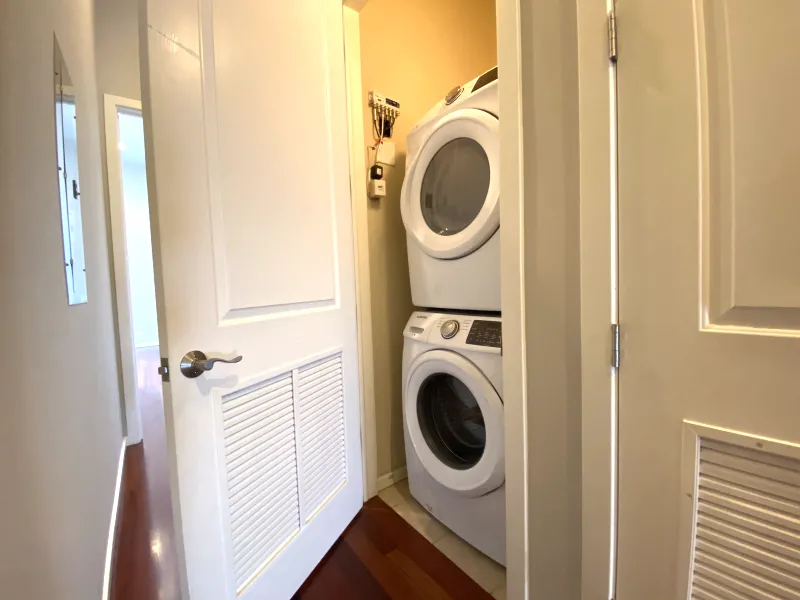 3221 Sheffield Apartments