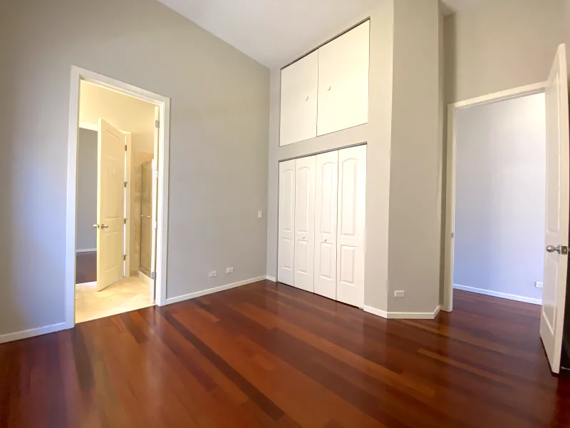 3221 Sheffield Apartments