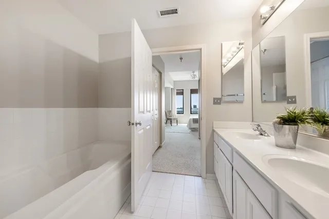 3232 North Halsted Apartments