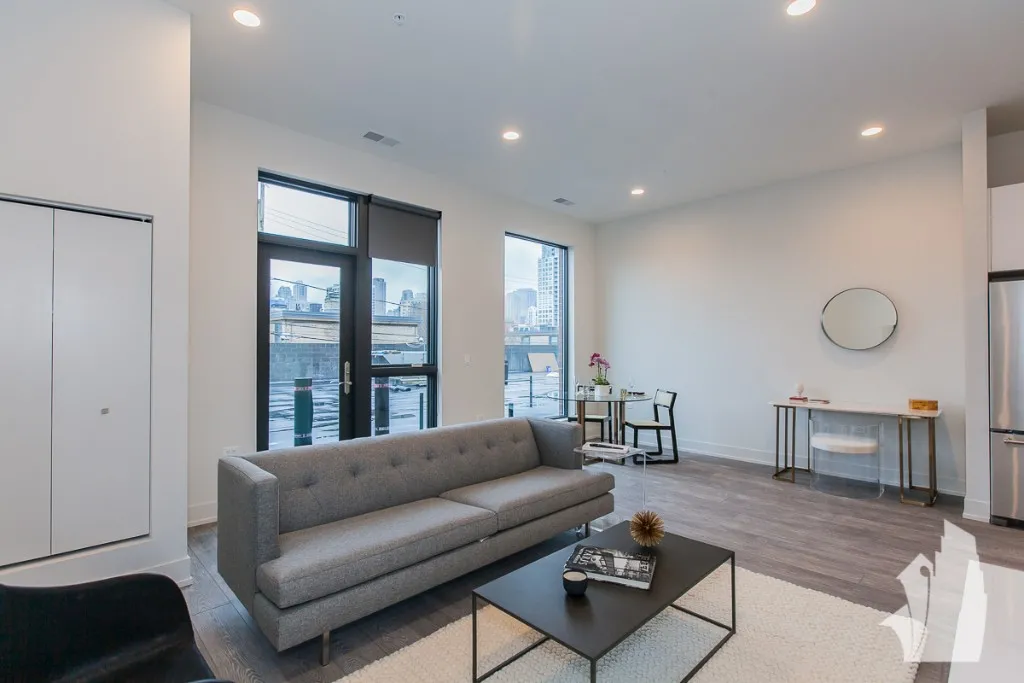 853 North Larrabee Apartments