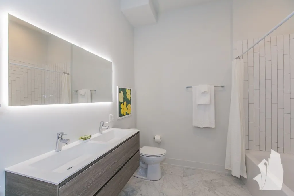 853 North Larrabee Apartments