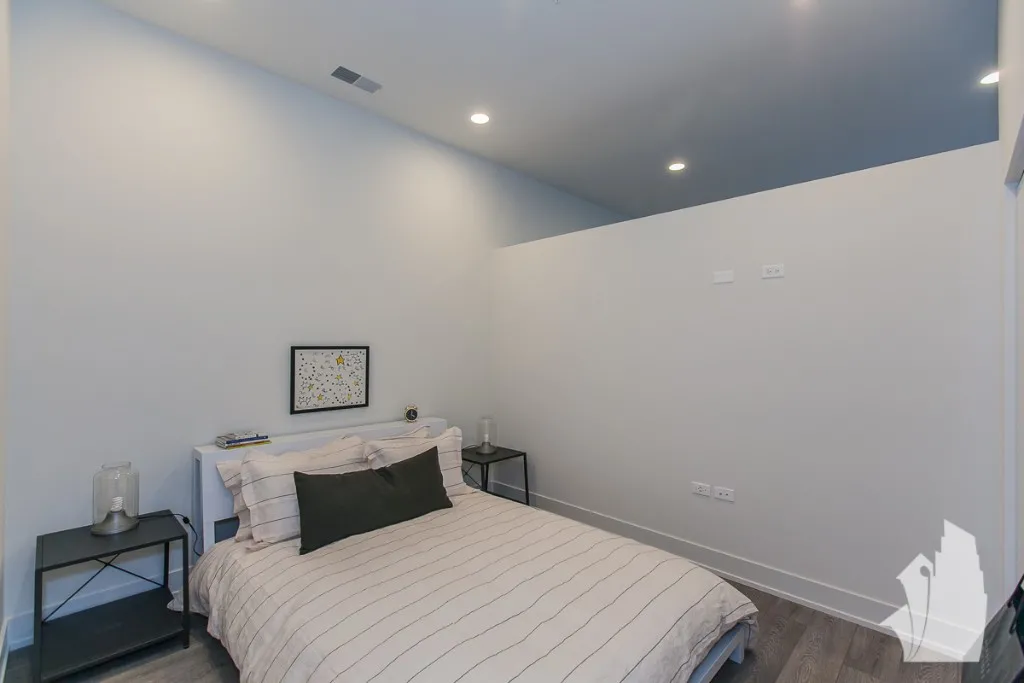 853 North Larrabee Apartments