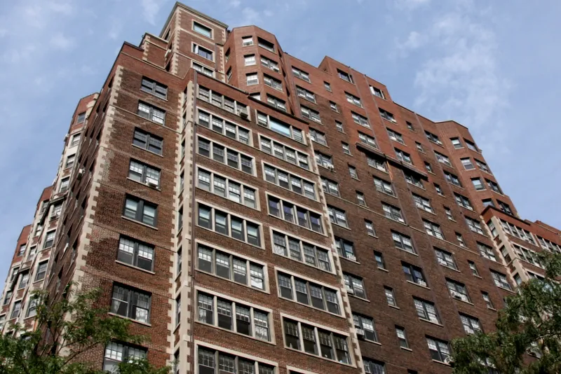 enormous living room with wood floors at 3000 N Sheridan Apartments