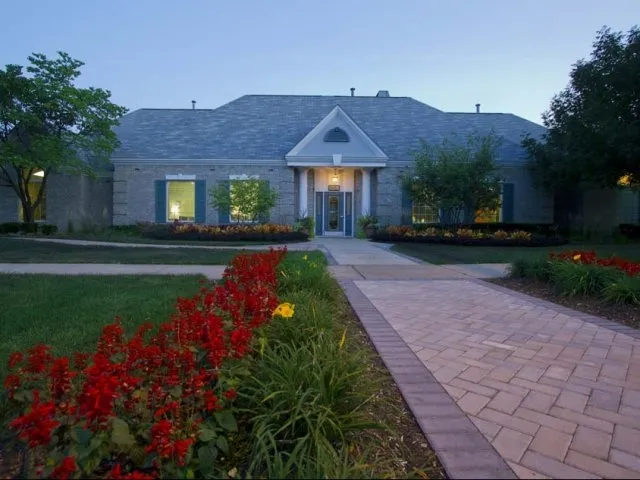 Brookdale Lakes Apartments