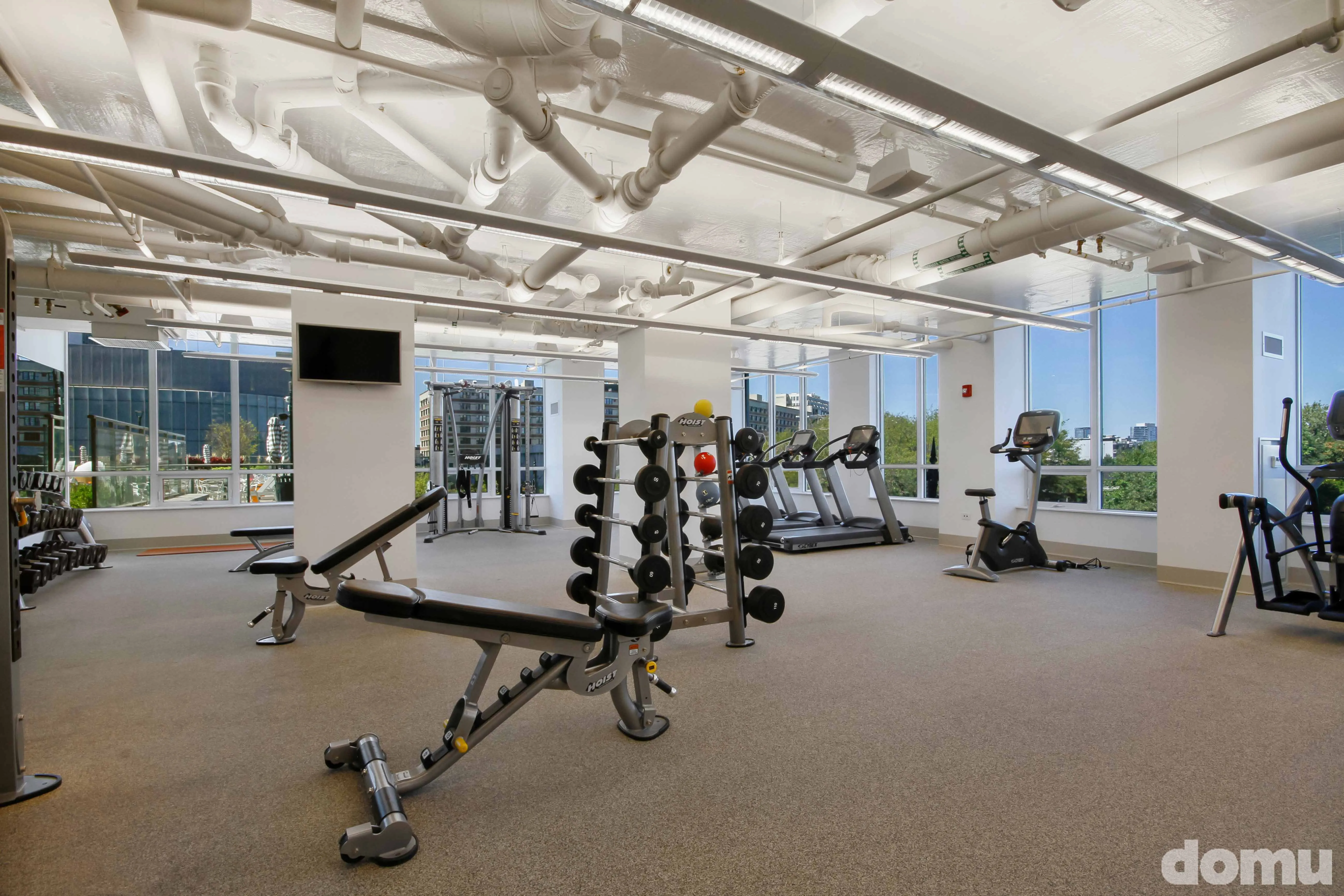 outdoor amenity space at The Hudson Apartments in Chicago