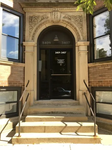 3407 N Elaine Place Apartments