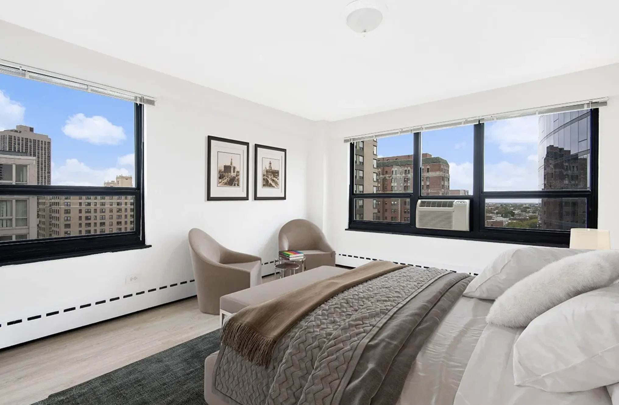 350 West Oakdale Apartments in Lakeview, Chicago