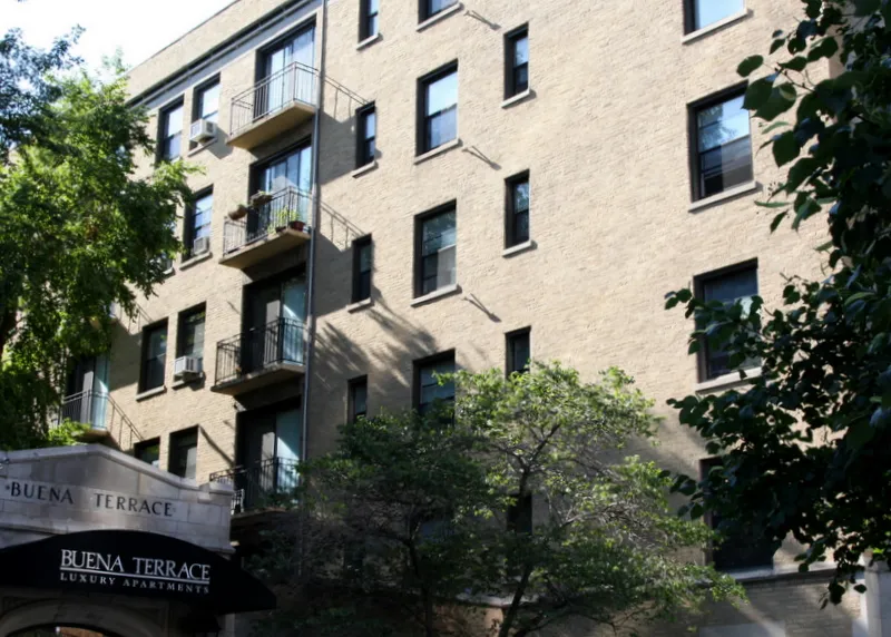 entry to courtyard at Buena Terrace Apartments in Uptown Chicago