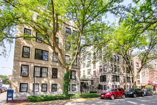 3604 N PINE GROVE AVE 60613-unit#3-E-Chicago-IL