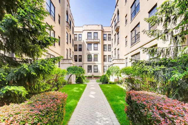 3604 N PINE GROVE AVE 60613-unit#3-E-Chicago-IL