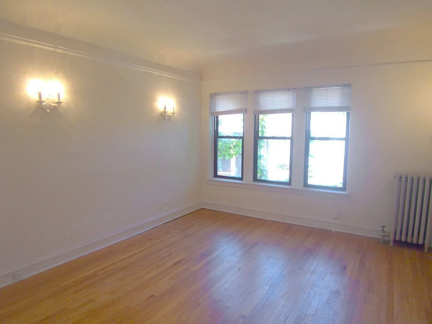 3643-45 N Greenview Apartments