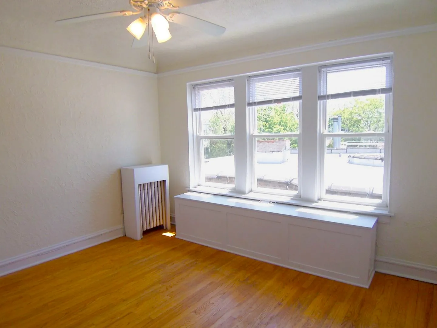 3643-45 N Greenview Apartments