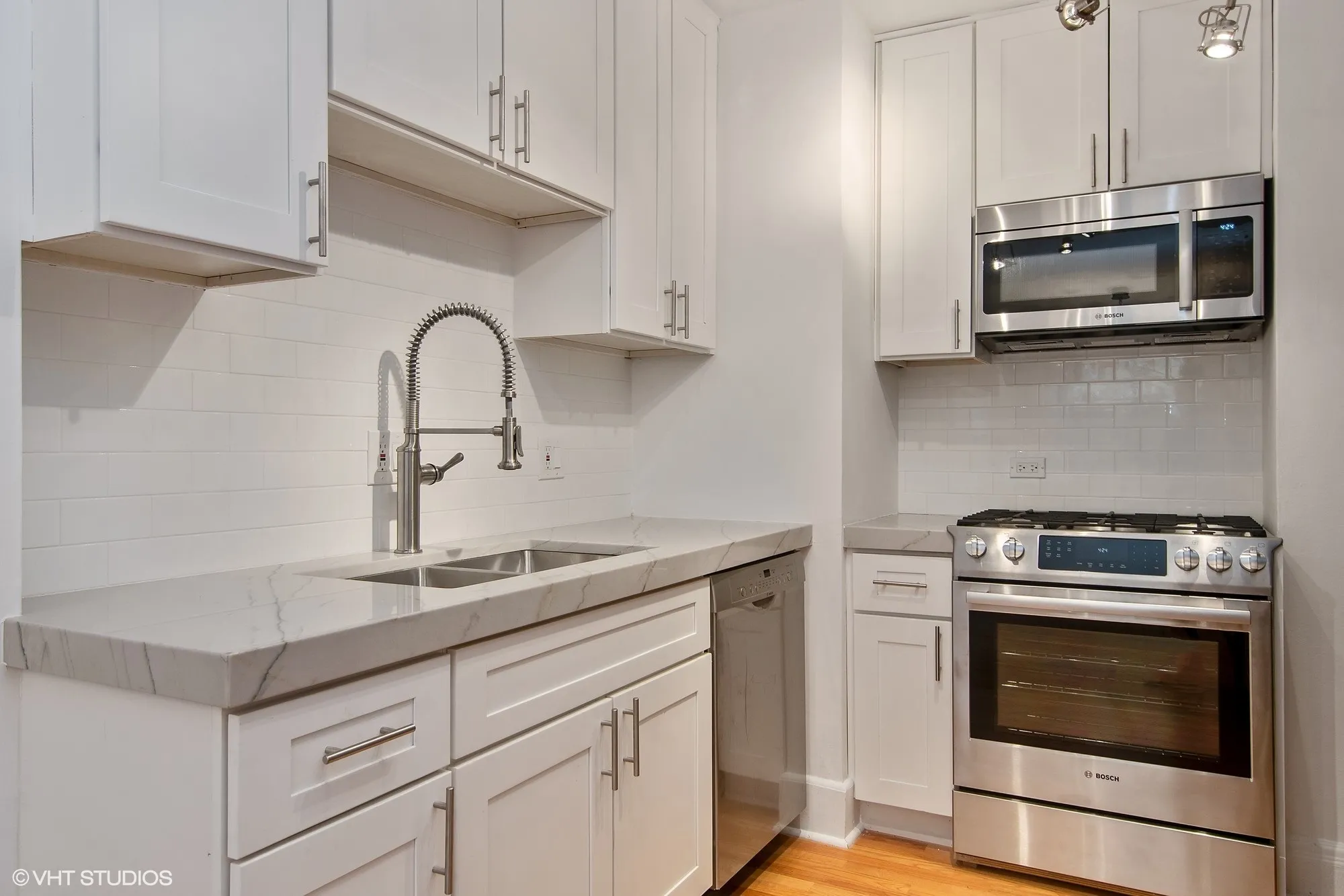 3730-3740 N Lake Shore Apartments