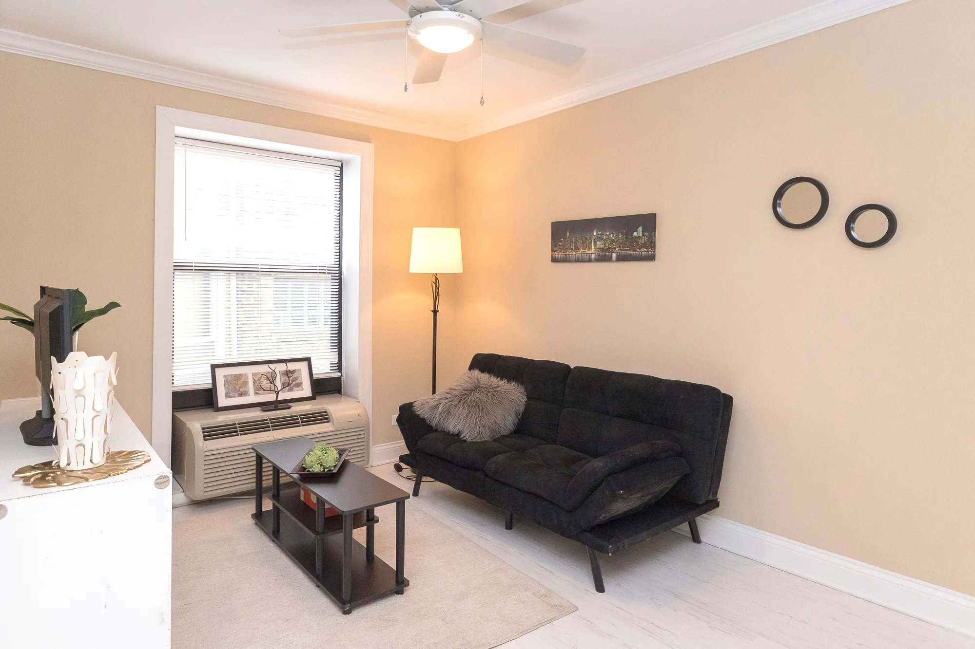 3834 N SHEFFIELD AVE 60613-3834 N Sheffield-Chicago-IL