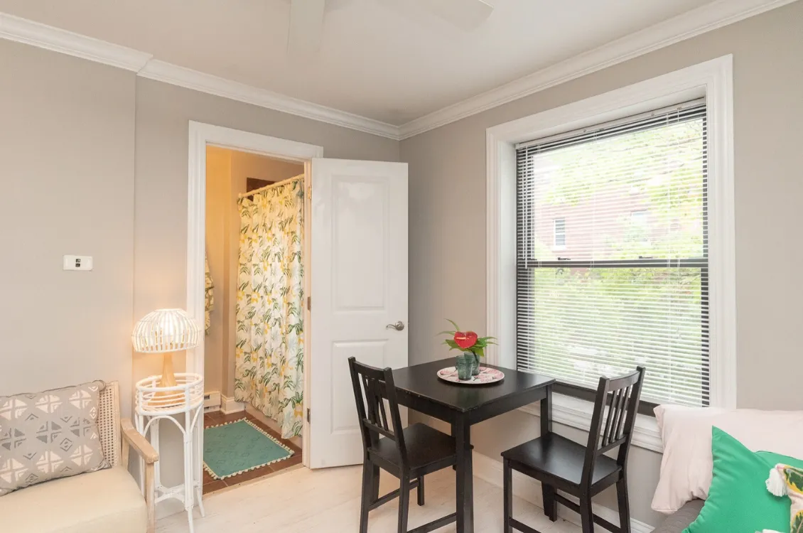 3834 N SHEFFIELD AVE 60613-3834 N Sheffield-Chicago-IL