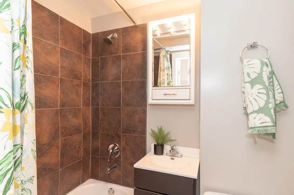 3834 N SHEFFIELD AVE 60613-3834 N Sheffield-Chicago-IL