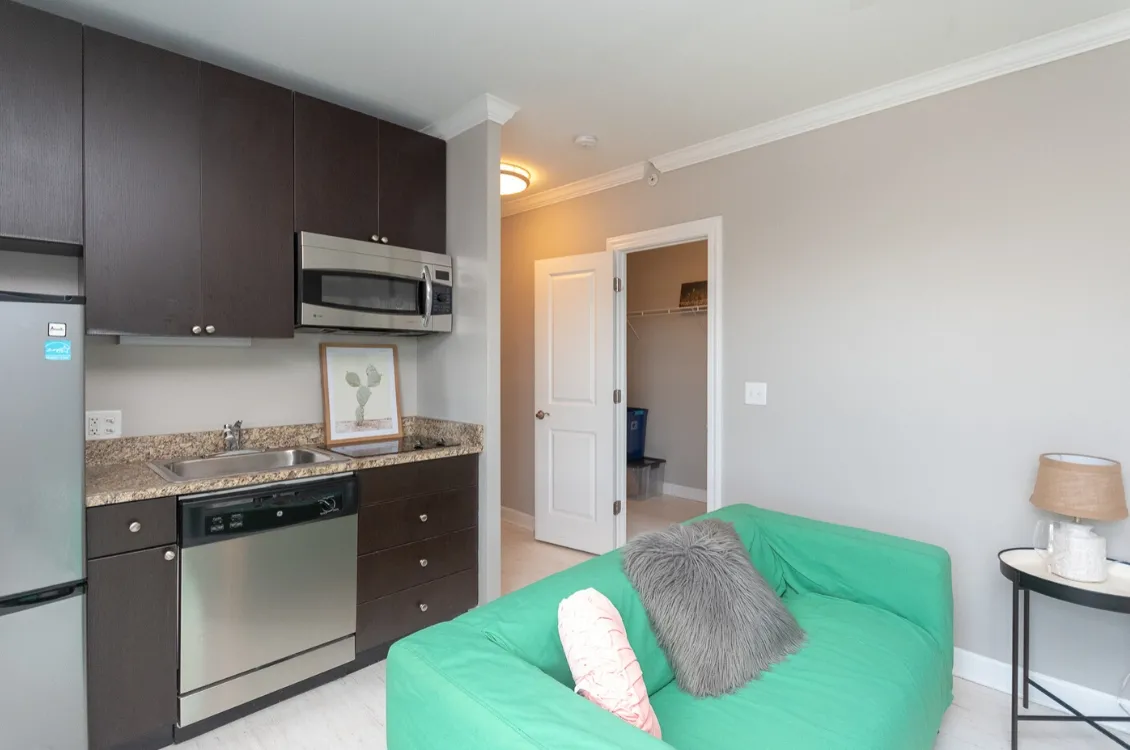 3834 N SHEFFIELD AVE 60613-3834 N Sheffield-Chicago-IL