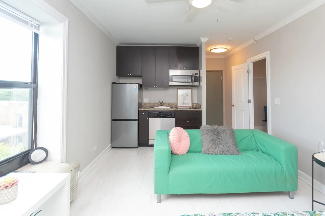 3834 N SHEFFIELD AVE 60613-3834 N Sheffield-Chicago-IL