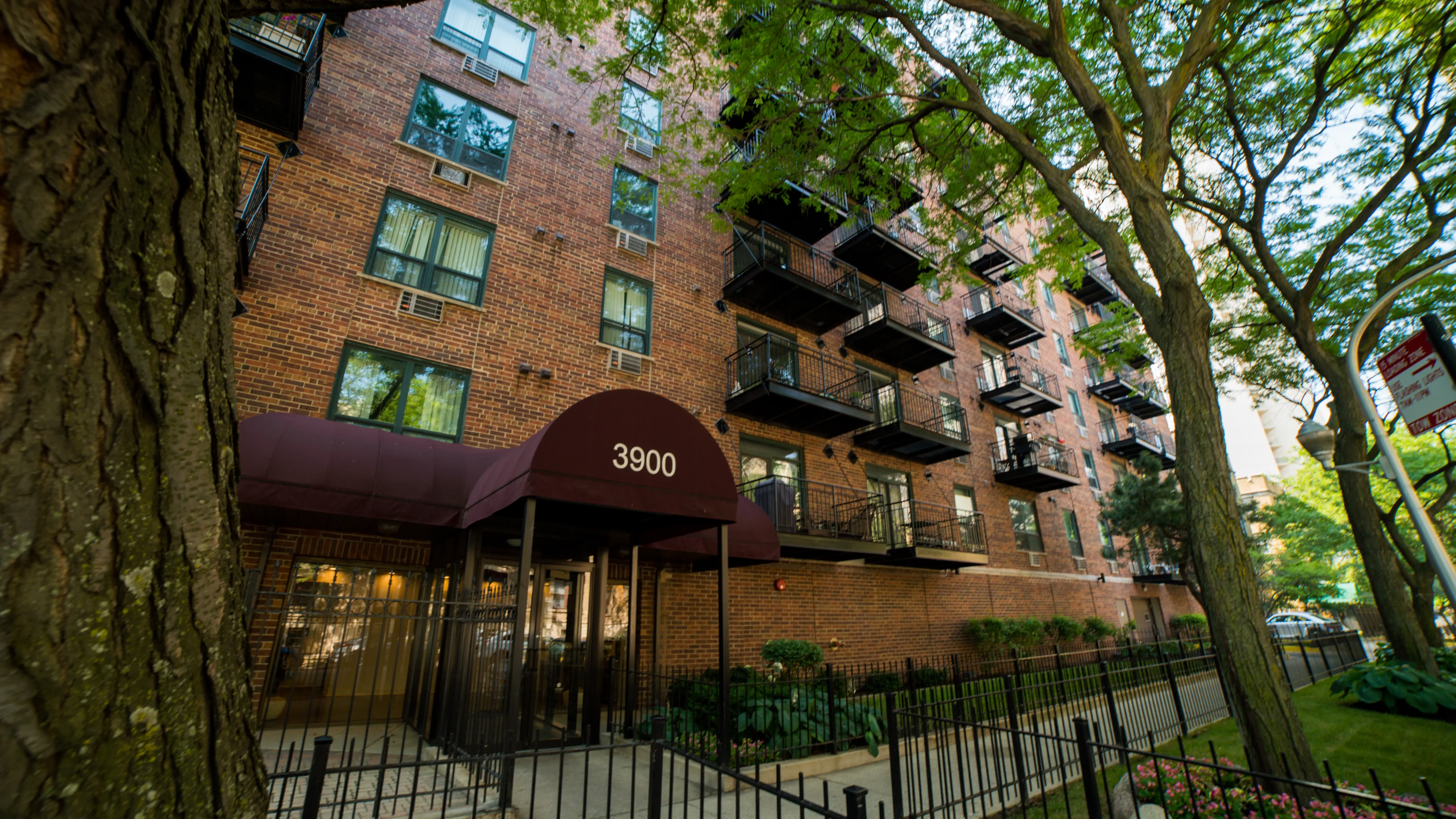 3900 North Pine Grove Apartments