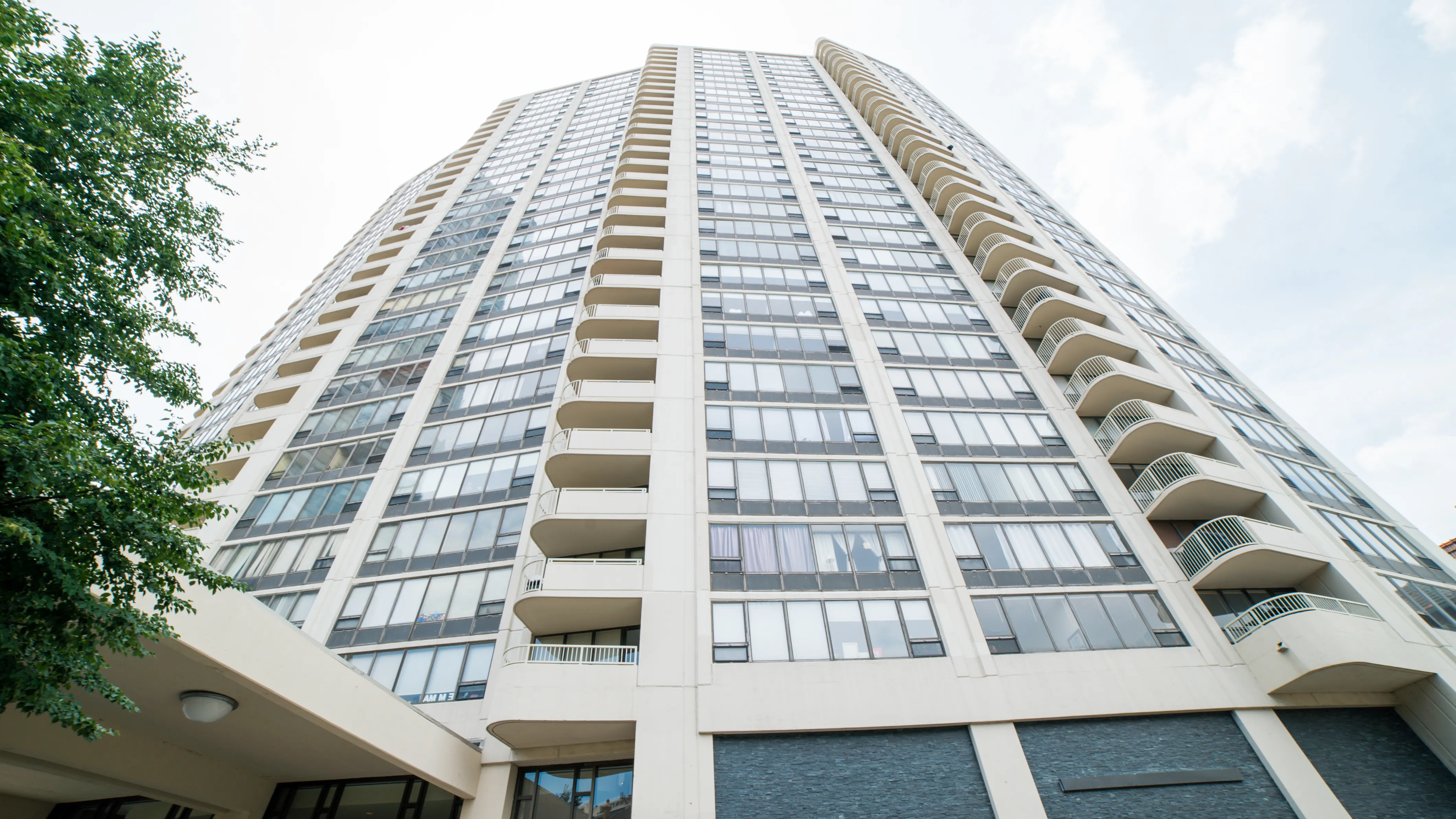 Lake Park Plaza Apartments