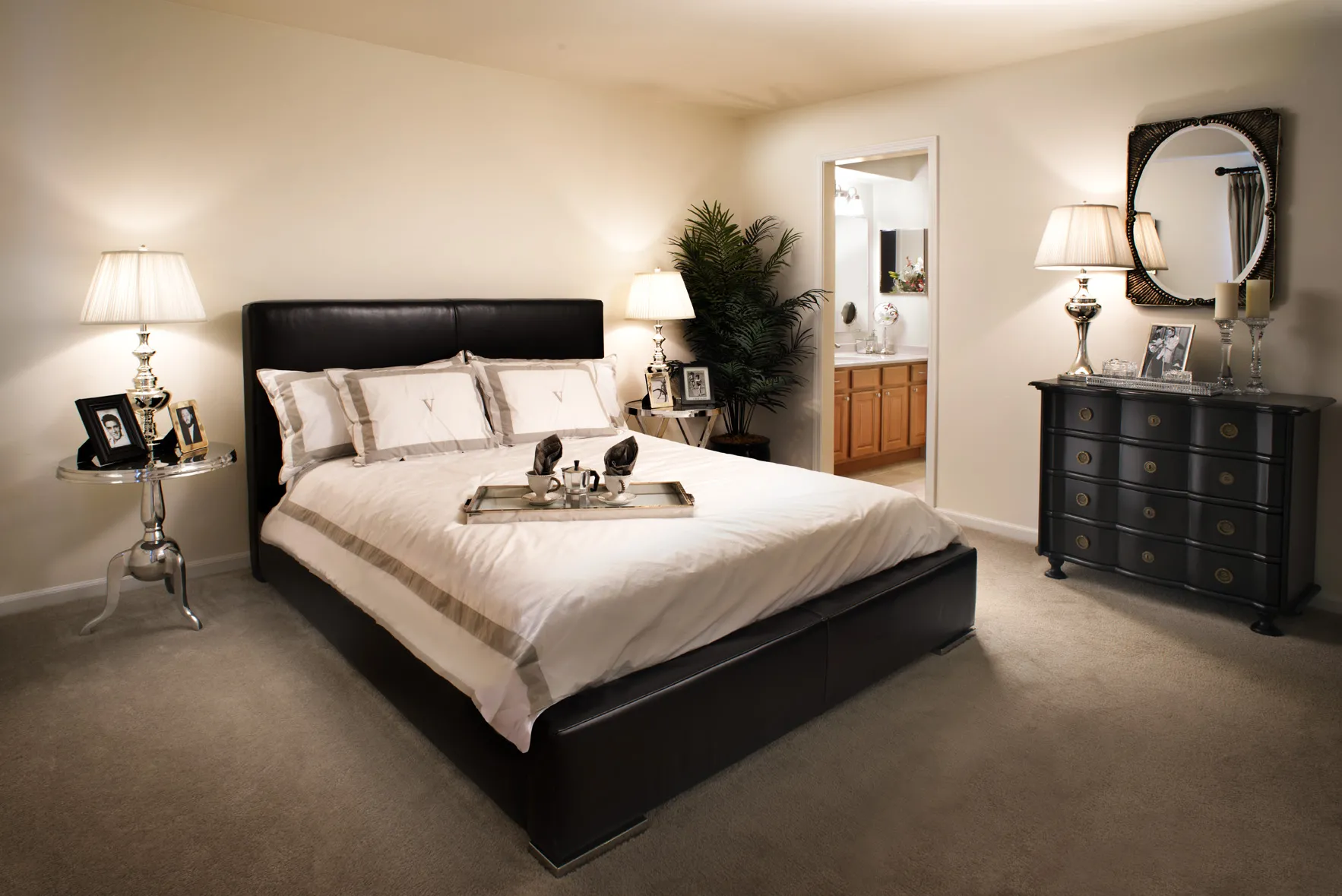 1 bedroom unit kitchen at Versailles on the Lakes Oakbrook Apartments 