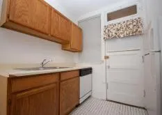 4201-03 N Winchester Apartments