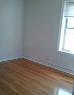 courtyard entarnce of 6960 N Sheridan Apartments