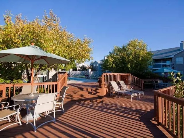 Brookdale Lakes Apartments