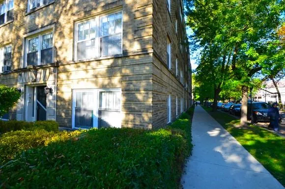 view along side of 4151-57 W Cullom/ 4248-58 N Kevdale aprtments in Chicago