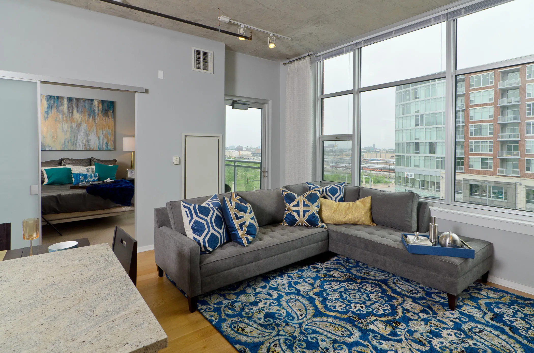 dining room at Roosevelt Collection Lofts in the South Loop