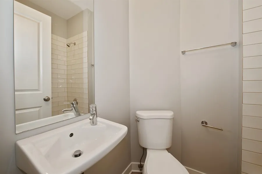 751 W Buckingham Apartments