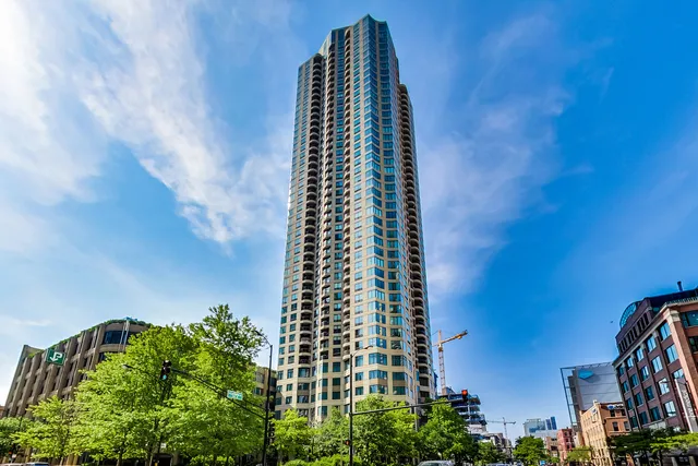400 North LaSalle Apartments