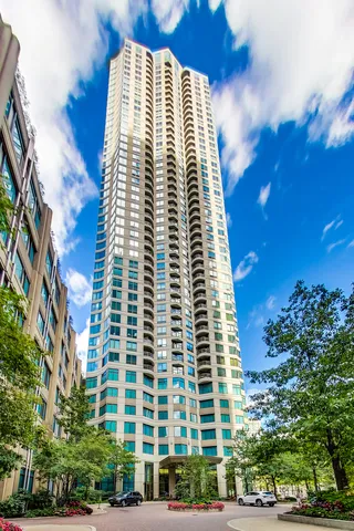 400 North LaSalle Apartments