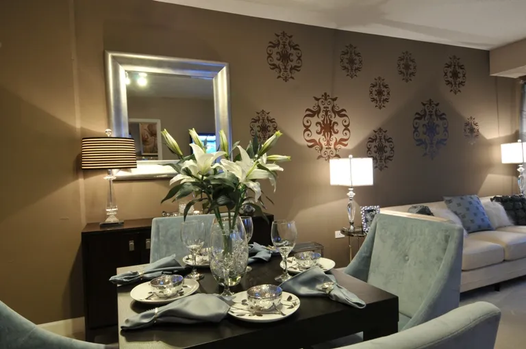 night view of exterior of 415 Premier Apartments