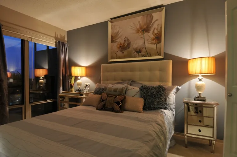 night view of exterior of 415 Premier Apartments