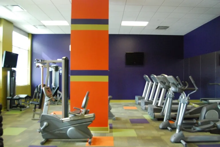 night view of exterior of 415 Premier Apartments