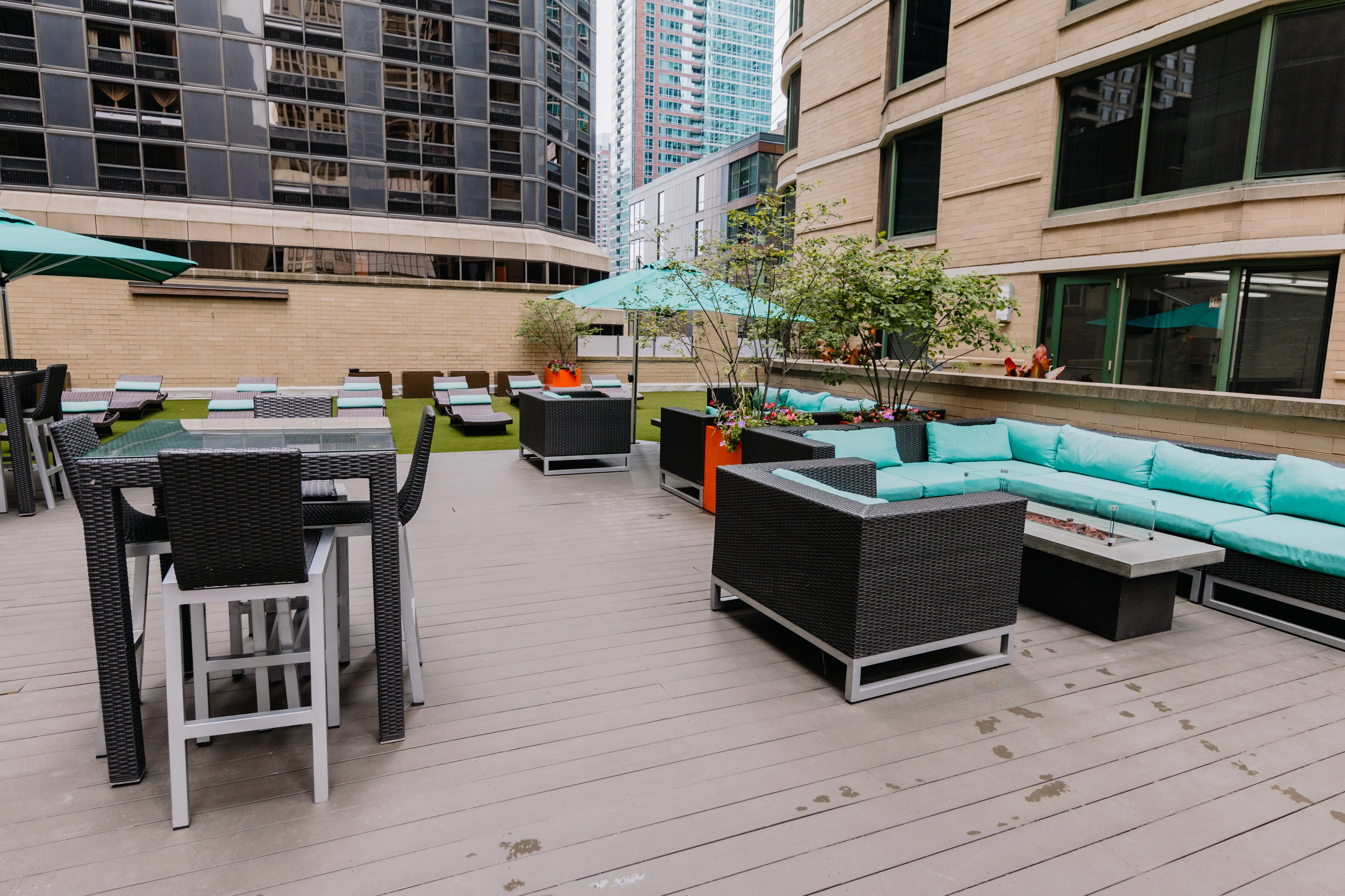 East Patio Deck at 420 E Ohio Apartments in Streeterville Chicago