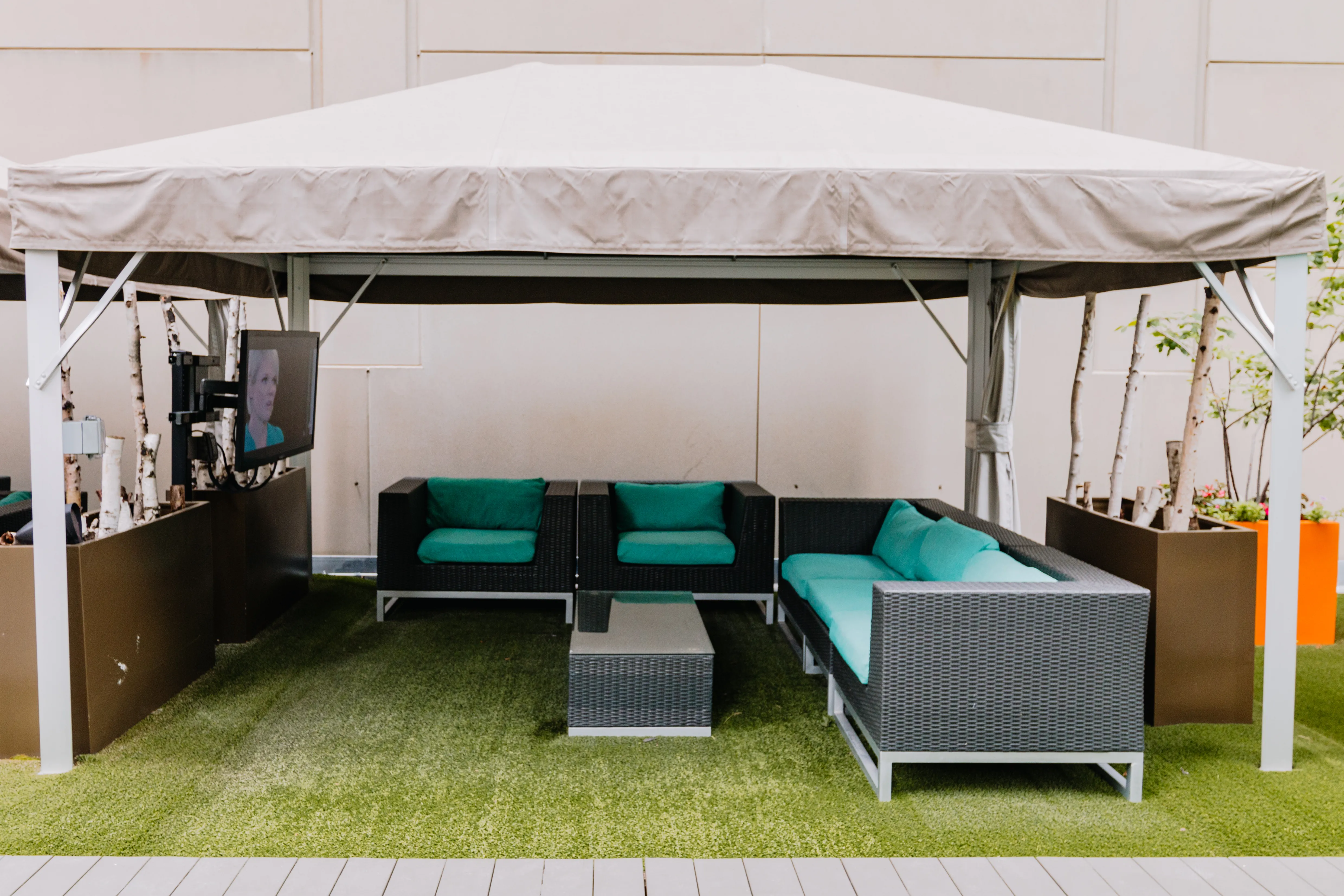 East Patio Deck at 420 E Ohio Apartments in Streeterville Chicago