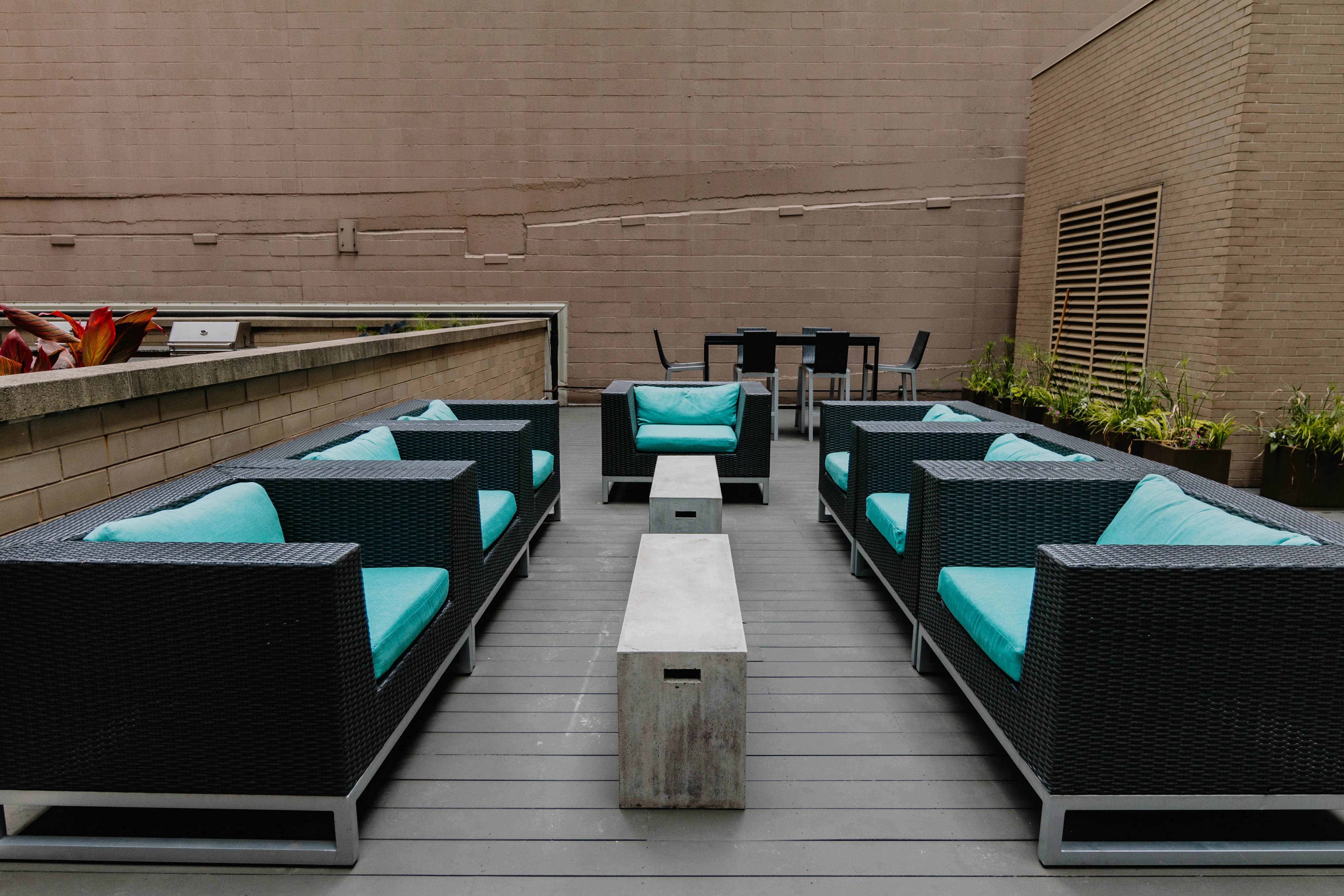 East Patio Deck at 420 E Ohio Apartments in Streeterville Chicago