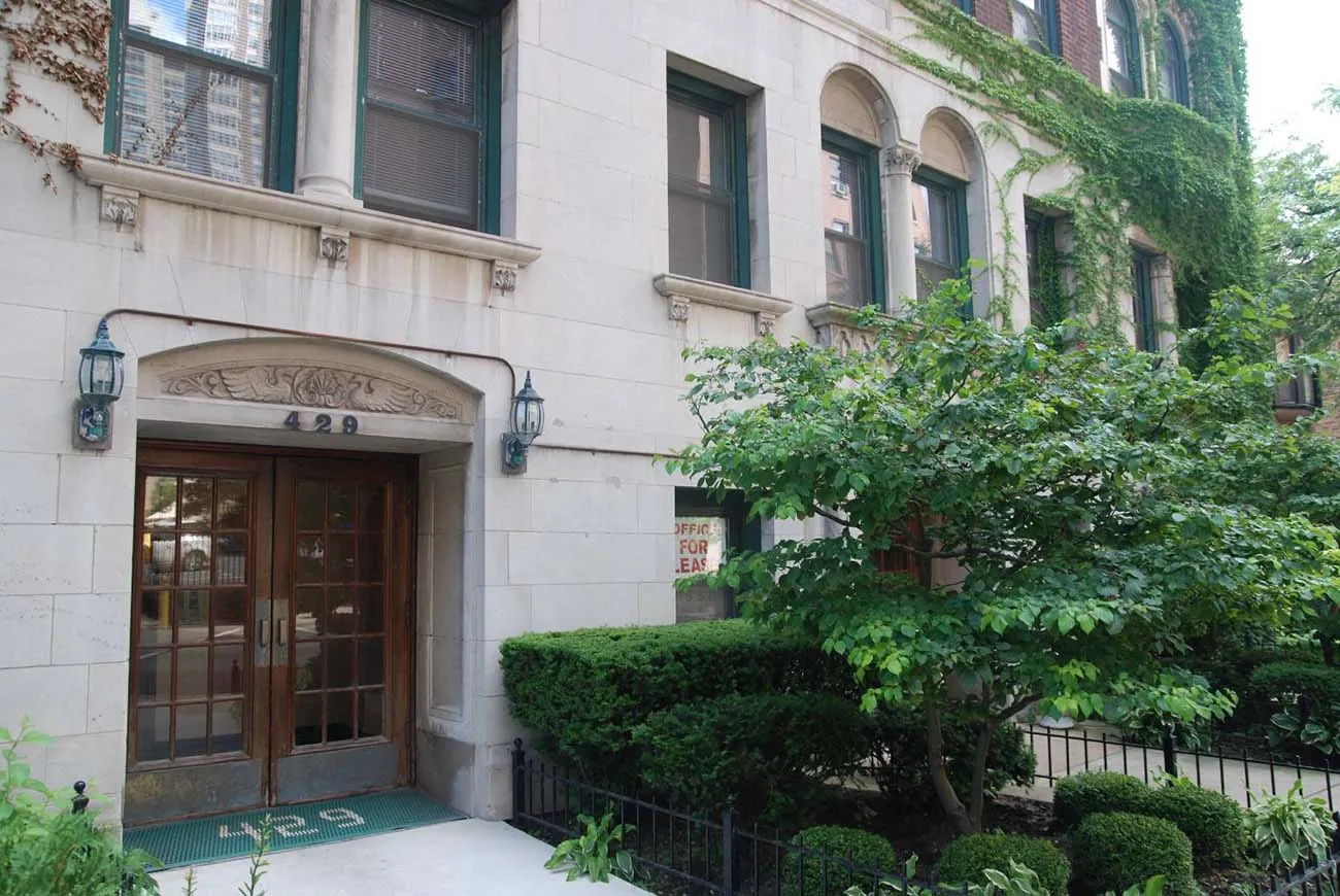 One bedroom (living room) at 429 W Roscoe Apartments in Lakeview Chicago