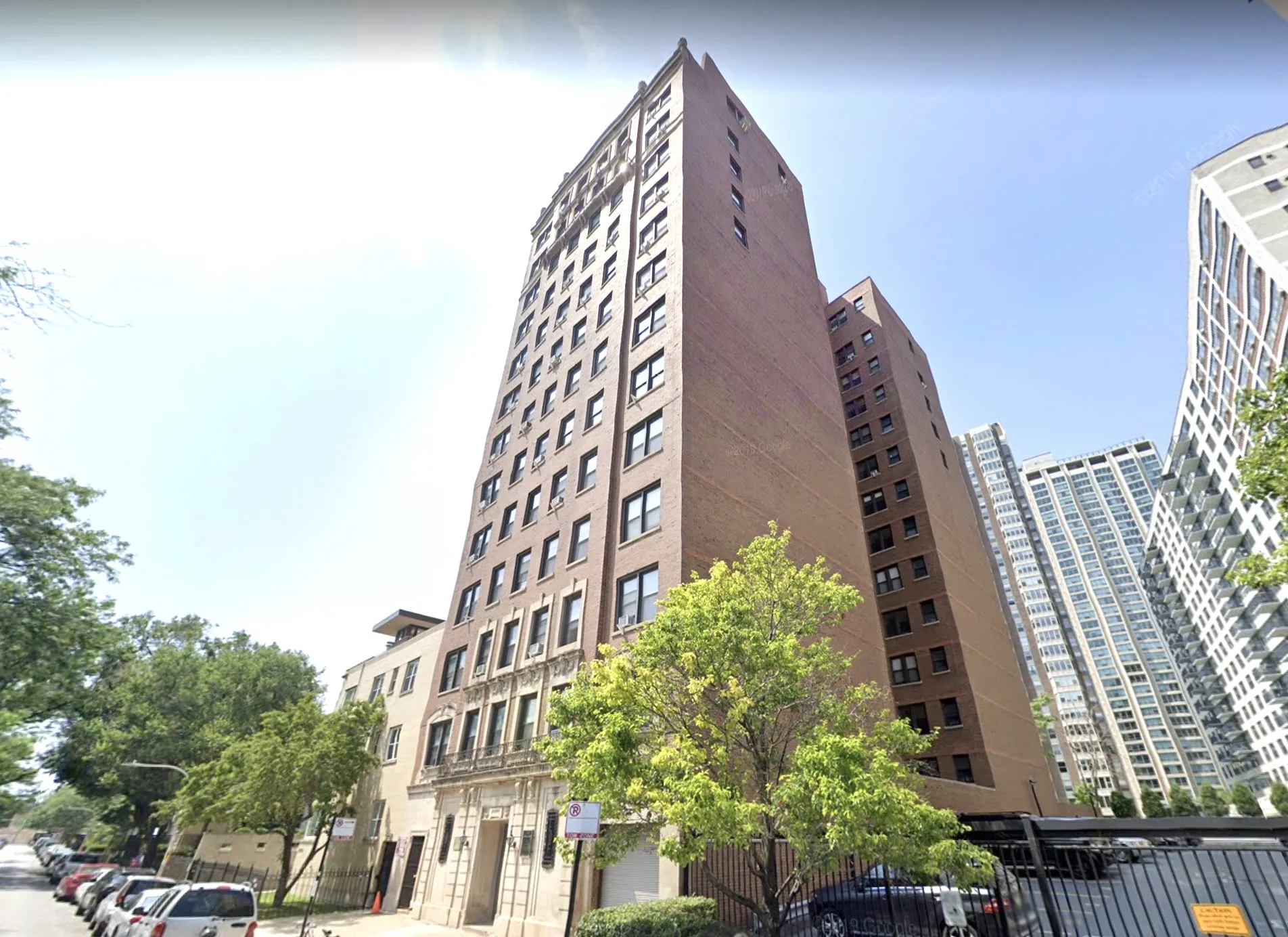 434 West Roscoe Apartments
