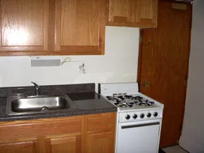 red brick exterior of 439 W. St. James apartments in Lincoln Park Chicago