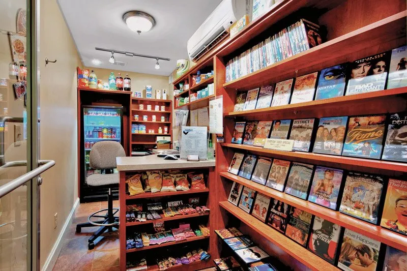 entry drive for Yorktown Apartments in Lombard IL