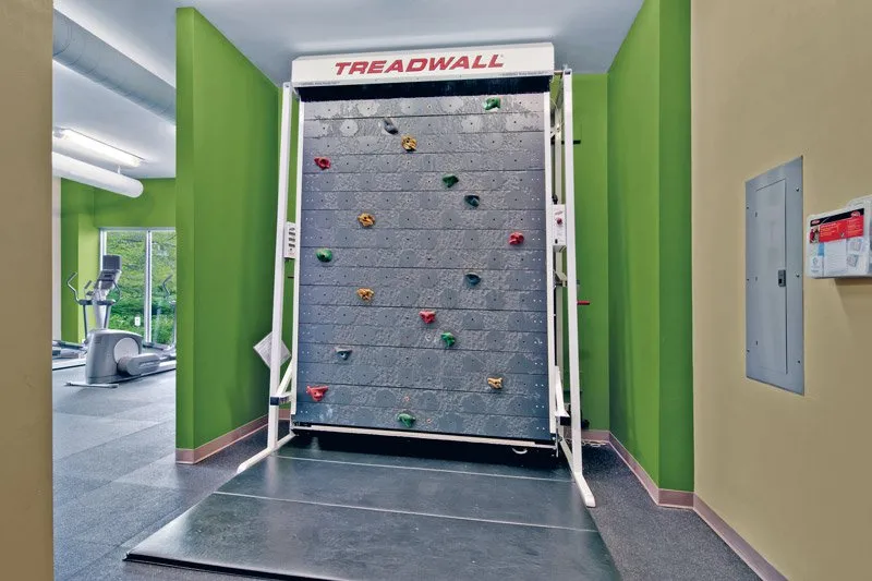 entry drive for Yorktown Apartments in Lombard IL