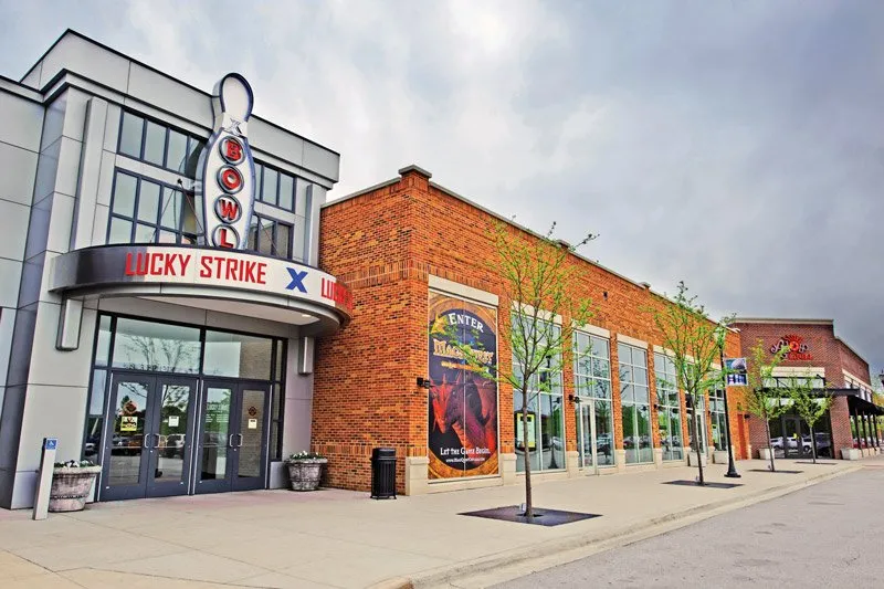 entry drive for Yorktown Apartments in Lombard IL