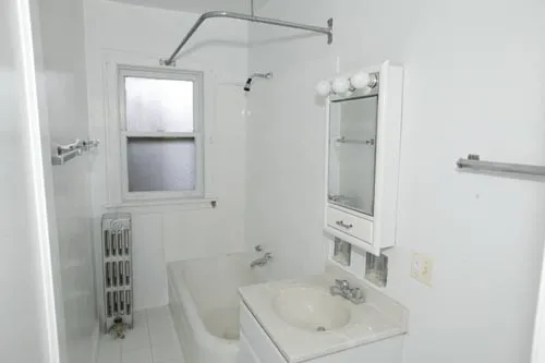 view of 4500 N Ashland/1606 W Sunnyside Apartments in Ravenswood