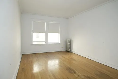 view of 4500 N Ashland/1606 W Sunnyside Apartments in Ravenswood