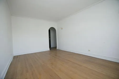 view of 4500 N Ashland/1606 W Sunnyside Apartments in Ravenswood